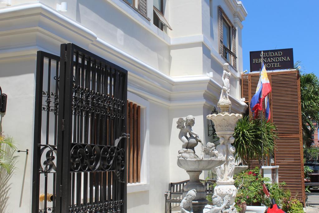 Ciudad Fernandina Hotel Vigan Bagian luar foto