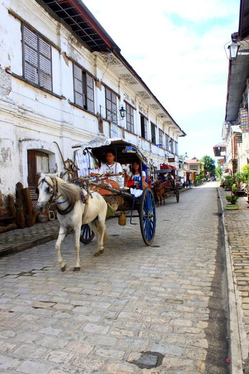 Ciudad Fernandina Hotel Vigan Bagian luar foto