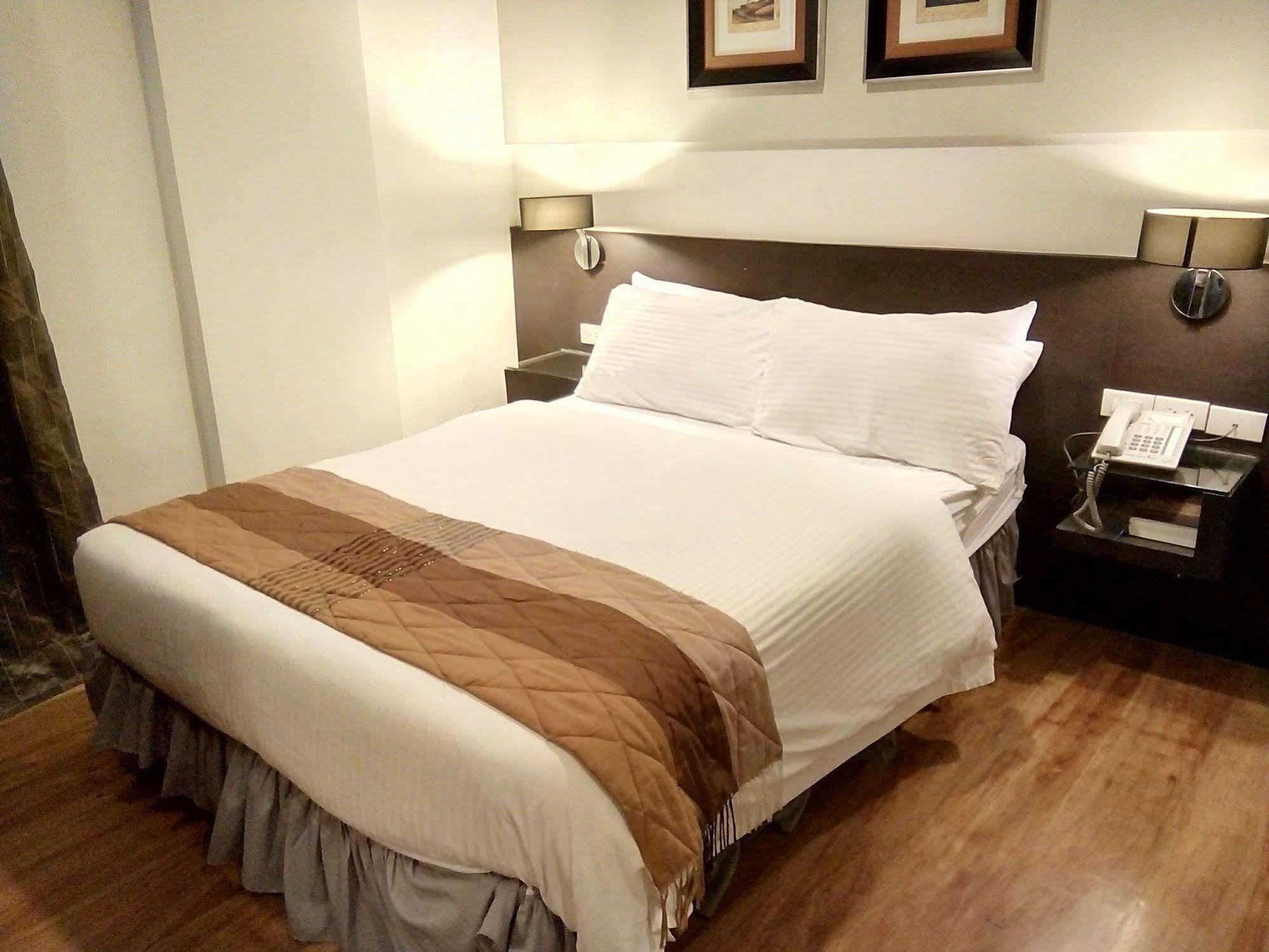 Ciudad Fernandina Hotel Vigan Bagian luar foto